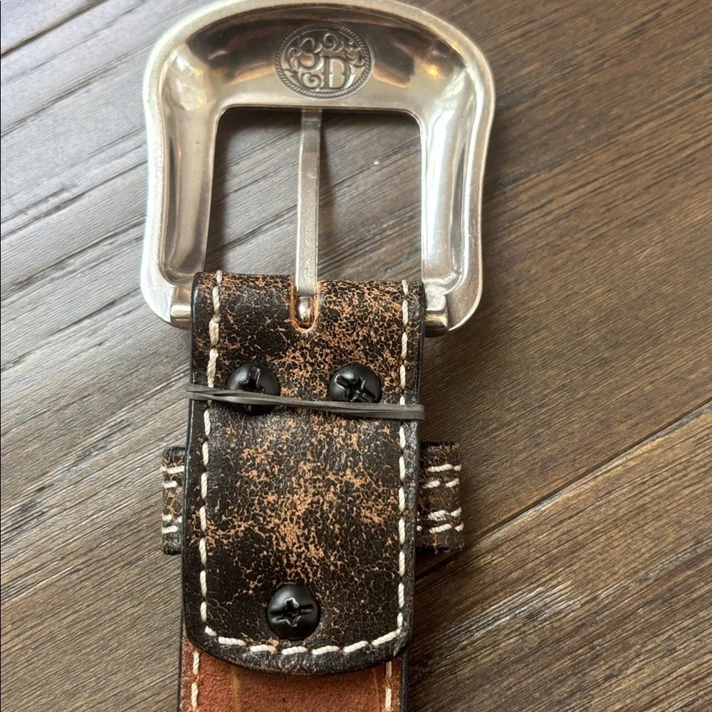3D Belt Company Genuine Leather, white buck stitched embossed silvertone buckle
